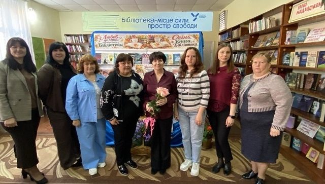 Колектив Бершадської публічної бібліотеки Працівники Бершадської публічної бібліотеки та філій під час святкування Всеукраїнського Дня бібліотек