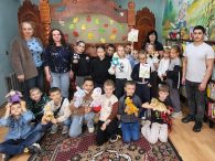 У ляльковому театрі «Казкарик» Бершадської публічної бібліотеки відбулася лялькова вистава «Звірята лікують книгу». Це цікава розповідь про книжку, яка пошкодилася і потребувала допомоги. Звірята вирішили її врятувати: вони обережно полагодили [&hellip;]